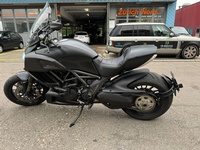 Image 2: Ducati Diavel 1200 Carbon red