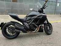 Fotografia 5: Ducati Diavel 1200 Carbon red