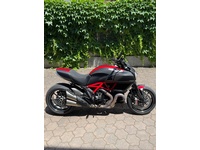 Fotografia 2: Ducati Diavel 1200 Carbon red