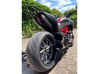 Bild 5: Ducati Diavel 1200 Carbon red