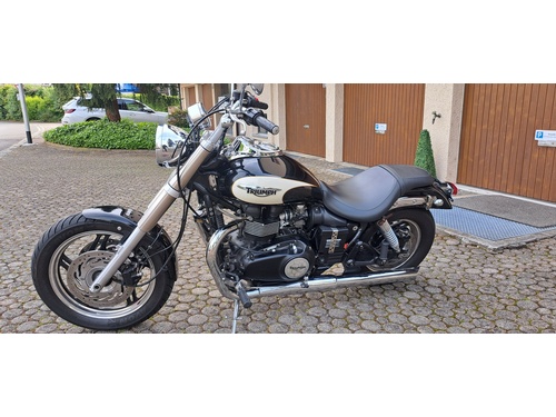 Triumph Speedmaster 900