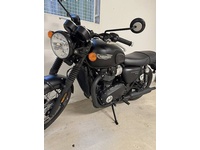 Bild 3: Triumph Bonneville 900 T 100 Black
