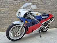 Bild 2: Honda VFR 750 R - RC30
