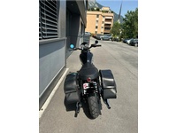 Bild 3: Triumph Bonneville 900 i T 100