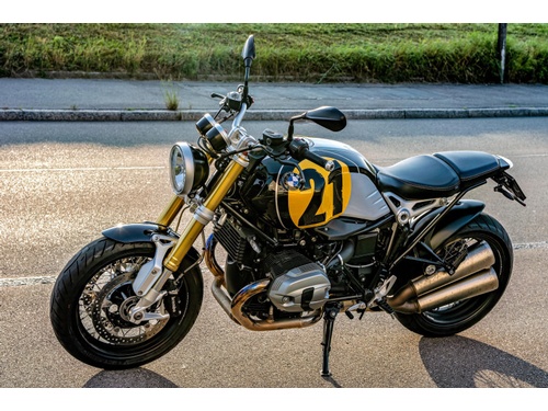 BMW R nine T