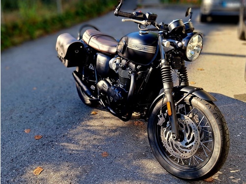 Triumph Bonneville T120 Black