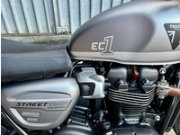 Bild 3: Triumph Street Twin 900 EC1 Special Edition