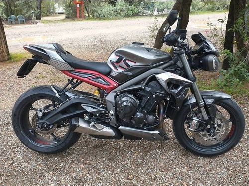 Triumph Street Triple 765 RS carbon