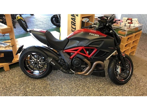 Ducati Diavel 1200 Carbon