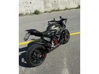 Bild 2: Ducati Streetfighter V2