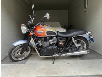 Bild 2: Triumph Bonneville SE 900 i