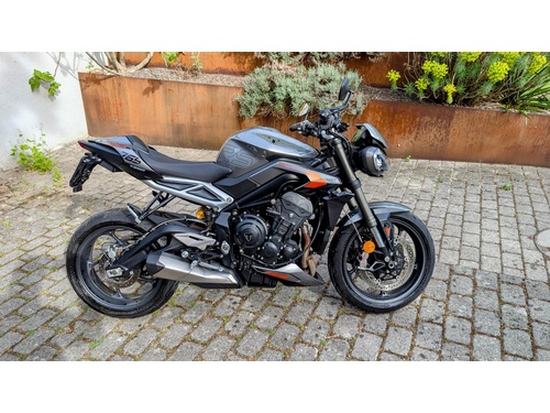 Triumph Street Triple RS 765
