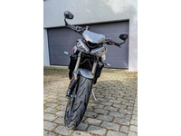 Bild 2: Triumph Street Triple RS 765