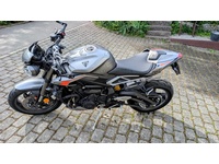 Bild 3: Triumph Street Triple RS 765
