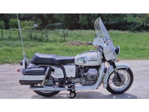 Moto Guzzi V7 700